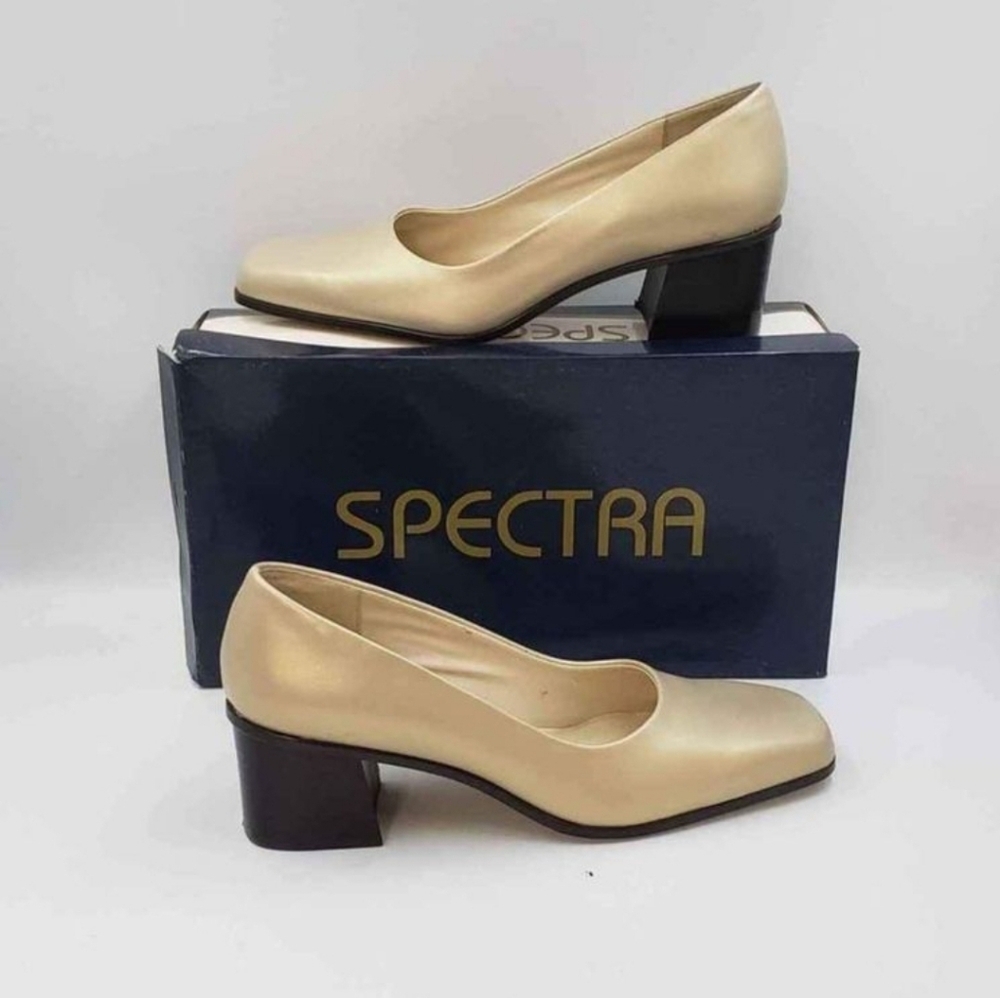 Womens Leather Upper Shoes NWOT, Size 8M